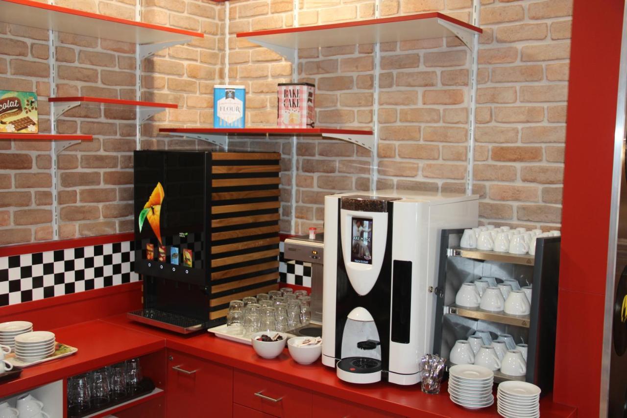 Jukebox Hotel Зноймо Екстер'єр фото
