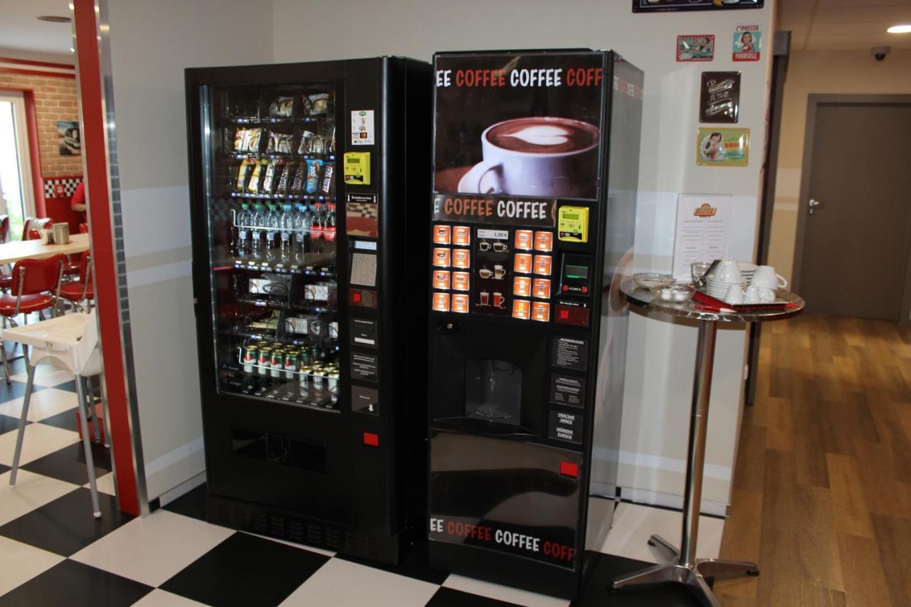 Jukebox Hotel Зноймо Екстер'єр фото
