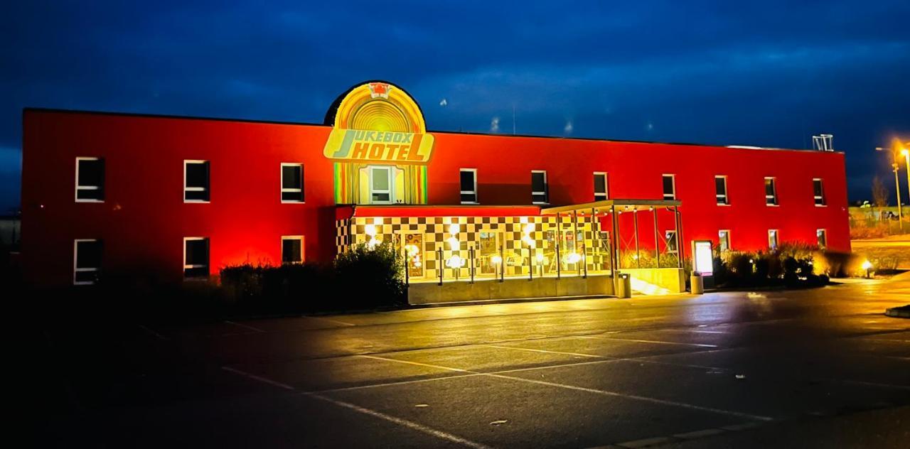Jukebox Hotel Зноймо Екстер'єр фото