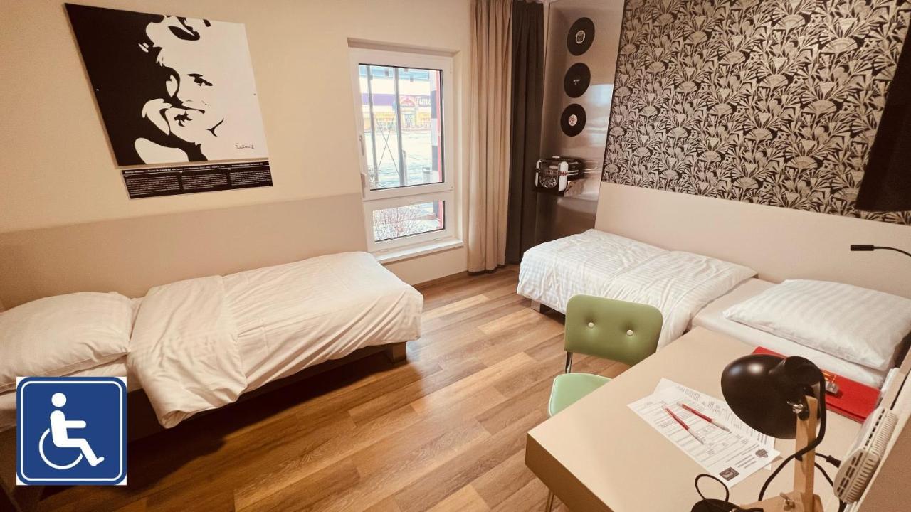 Jukebox Hotel Зноймо Екстер'єр фото