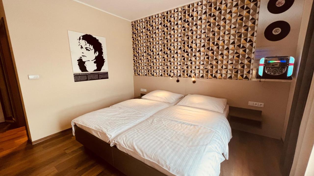 Jukebox Hotel Зноймо Екстер'єр фото