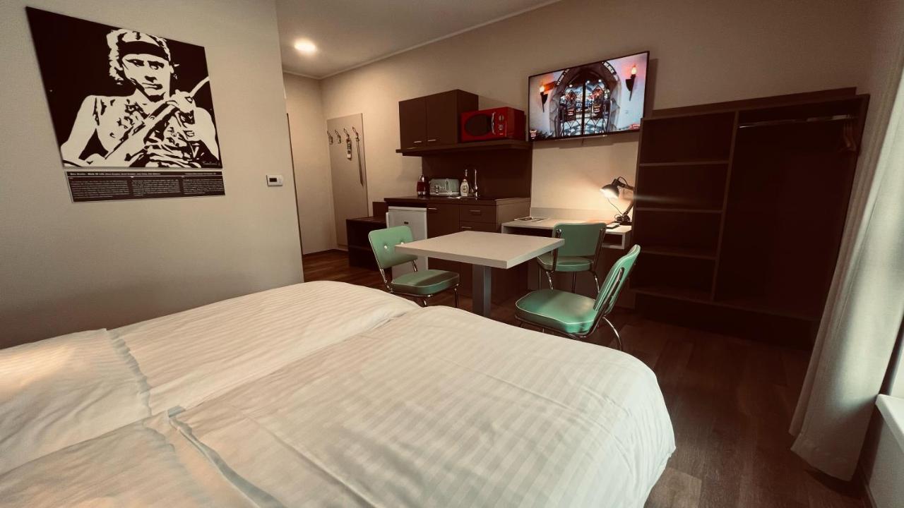 Jukebox Hotel Зноймо Екстер'єр фото
