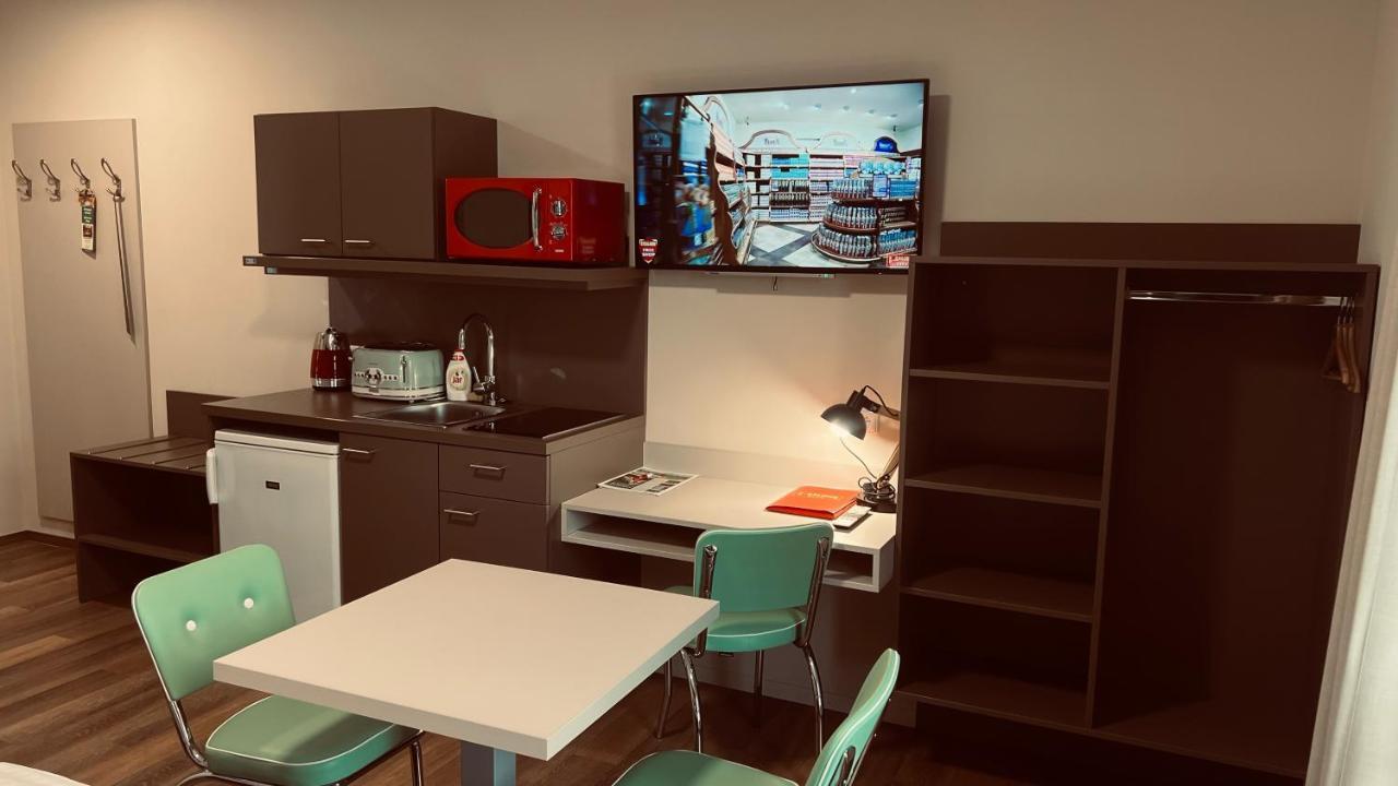 Jukebox Hotel Зноймо Екстер'єр фото