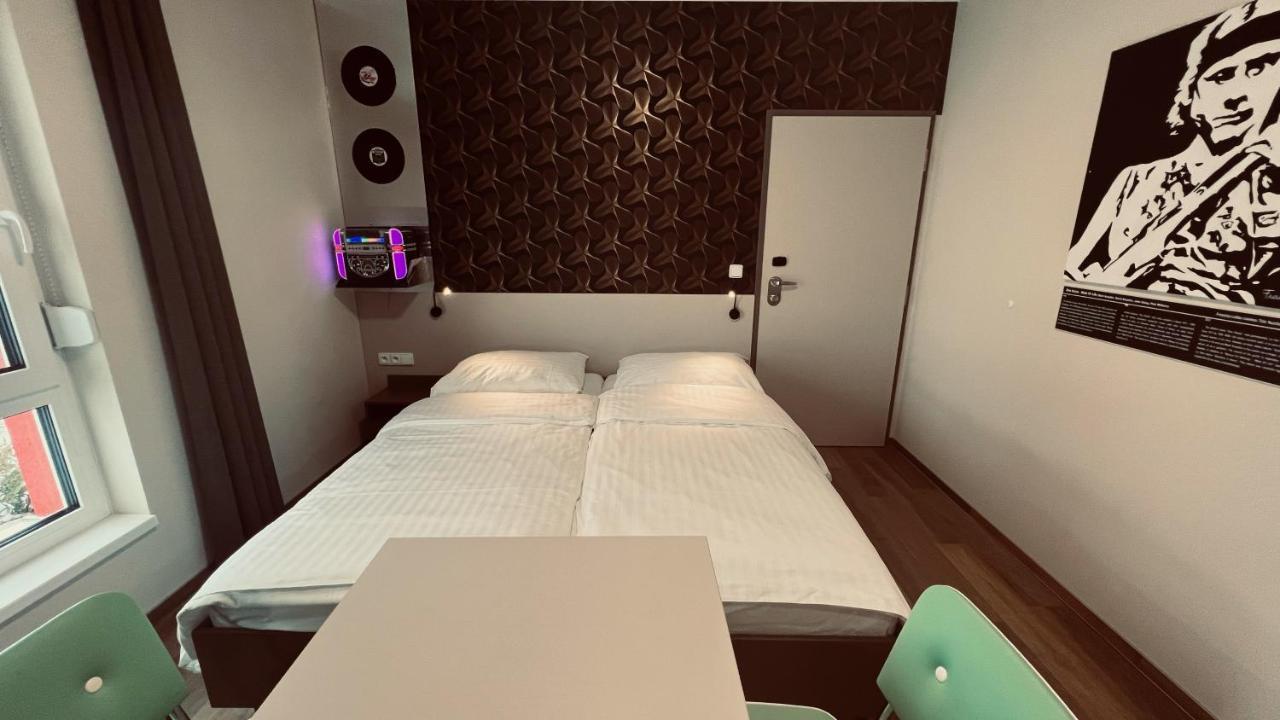 Jukebox Hotel Зноймо Екстер'єр фото