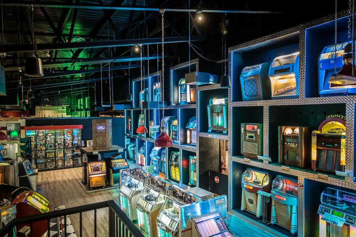 Jukebox Hotel Зноймо Екстер'єр фото