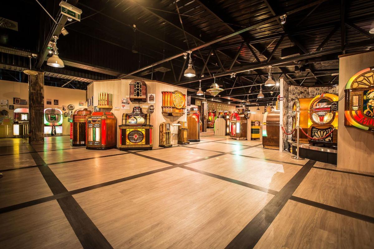 Jukebox Hotel Зноймо Екстер'єр фото