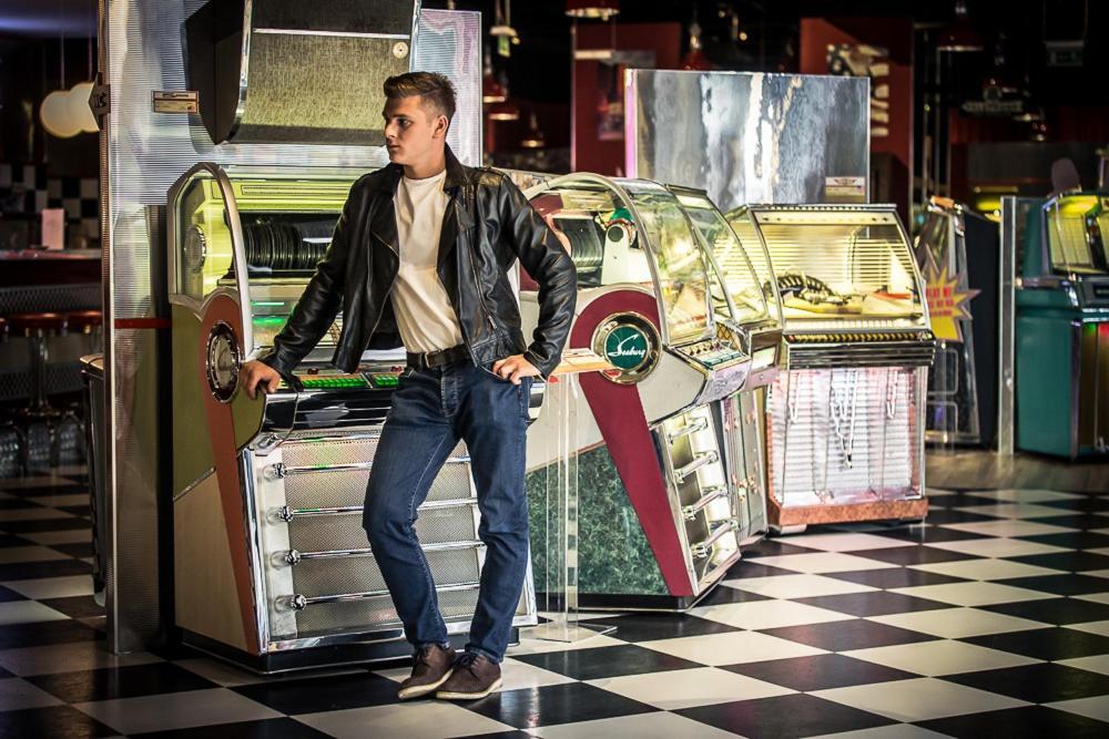 Jukebox Hotel Зноймо Екстер'єр фото