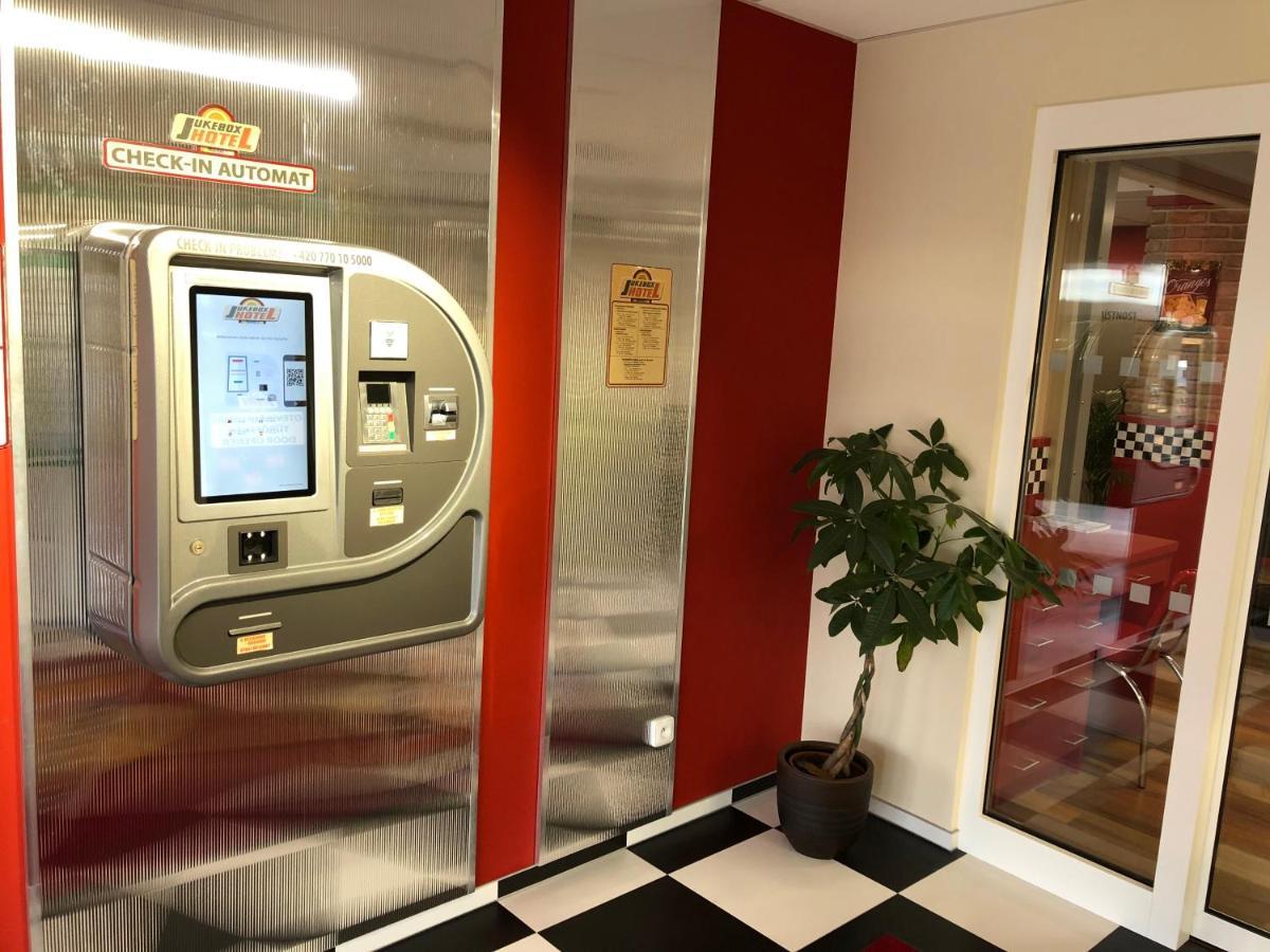 Jukebox Hotel Зноймо Екстер'єр фото