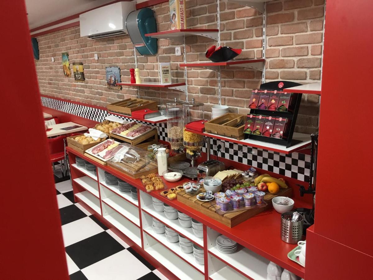 Jukebox Hotel Зноймо Екстер'єр фото